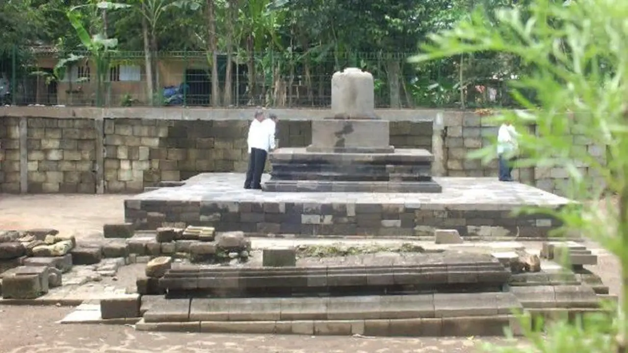 Batu dari Merapi Bantu Pemugaran Candi Palgading 