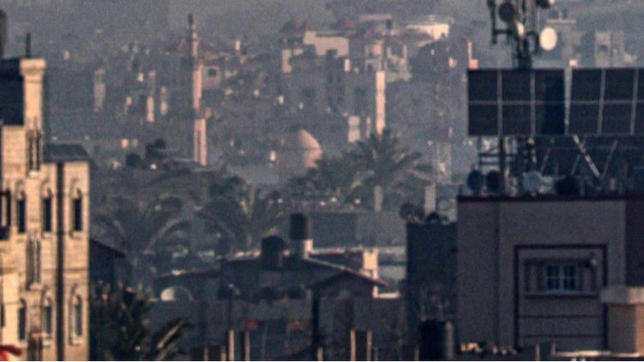 FOTO: Penampakan Kepulan Asap Aneh Berbentuk Kepala Binatang Warnai Pemboman Brutal Israel ke Khan Yunis, Gaza