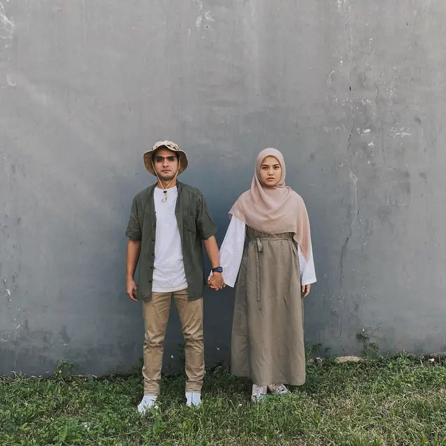 6 Potret Ricky Harun dan Herfiza Berfoto dengan Pose Tegak, Bak Pasangan ABG