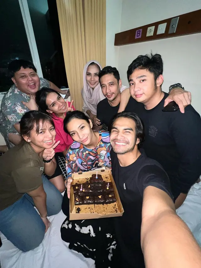 Momen ultah Tyas Mirasih ke-36 dirayakan di kamar RS tempat ibunya dirawat (Foto: instagram tyasmirasih)