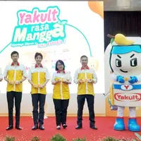 Potret para petinggi Yakult yang meresmikan acara peluncuran Yakult Mangga tahun ini. (Foto dok: PT Yakult Indonesia Persada).