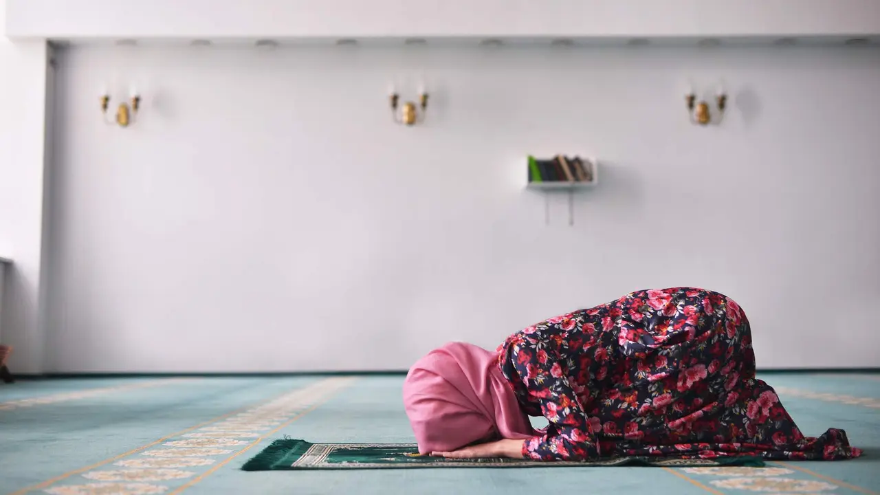 menangis saat salat