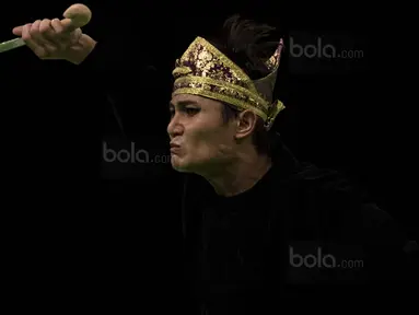 Atlet pencak silat Indonesia, Sugianto, tampil pada kelas seni artistik tunggal di Stadium Juara, Kuala Lumpur, Senin (28/8/2017). Sugianto berhasil meraih perak dengan nilai 462. (Bola.com/Vitalis Yogi Trisna)