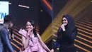 Bahkan dengan duet keduanya dalam konser kemenangan Dangdut Academy Asia 2, Siti mengaku menanggis dalam hatinya. Pembawaan dengan cara berbeda itu hingga membuat Siti bangkit dari tempat duduknya. (Nurwahyunan/Bintang.com)