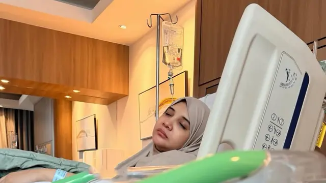 Pesona Zaskia Sungkar Setelah Melahirkan Anak ke-3. [@shireensungkar]