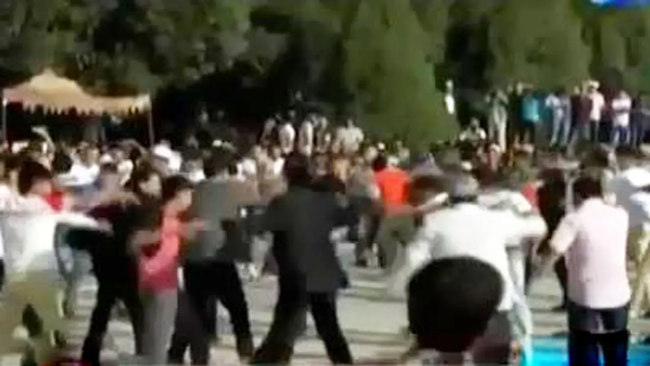 VIDEO: Sambut Hari Kemenangan Warga Uighur Menari Tarian Rakyat