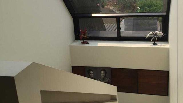 Rumah Industrial Modern Super Keren yang Memanfaatkan Material Daur Ulang