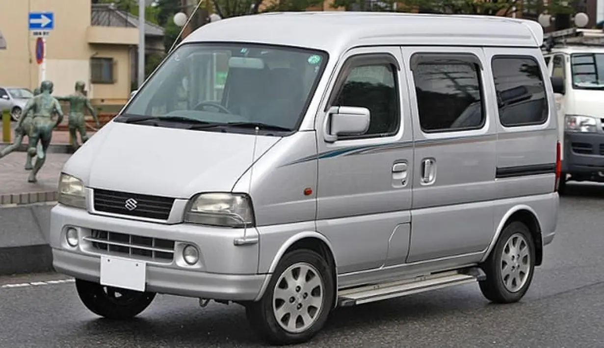 Suzuki Every merupakan minivan JDM besutan Suzuki untuk pasar Jepang. Pada masa itu, Suzuki menghadirkan Every untuk tes pasar di Indonesia. Niat awalnya, mobil ini akan menggantikan Suzuki Carry mengisi pasar minivan Indonesia. Fitur-fitur mengesankan untuk mobil di kelas ini adalah hadirnya transmisi otomatis, single airbag, hingga sunroof. Mobil ini menggunakan mesin G13B 1.300cc 4-silinder 16 katup. (Source: autoblog.net)
