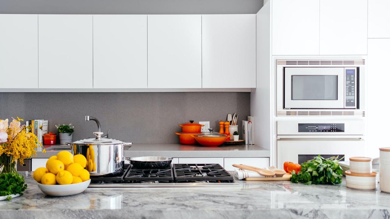 Desain Dapur Sempit Minimalis Sederhana yang Fungsional dan Estetis