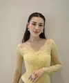 Pernikahan Tengku Nadira dan Teuku Aggasi tak hanya dipenuhi momen hangat dan sakral, tetapi juga parade gaya para tamu selebritas yang tampil elegan. [@aaliyah.massaid].