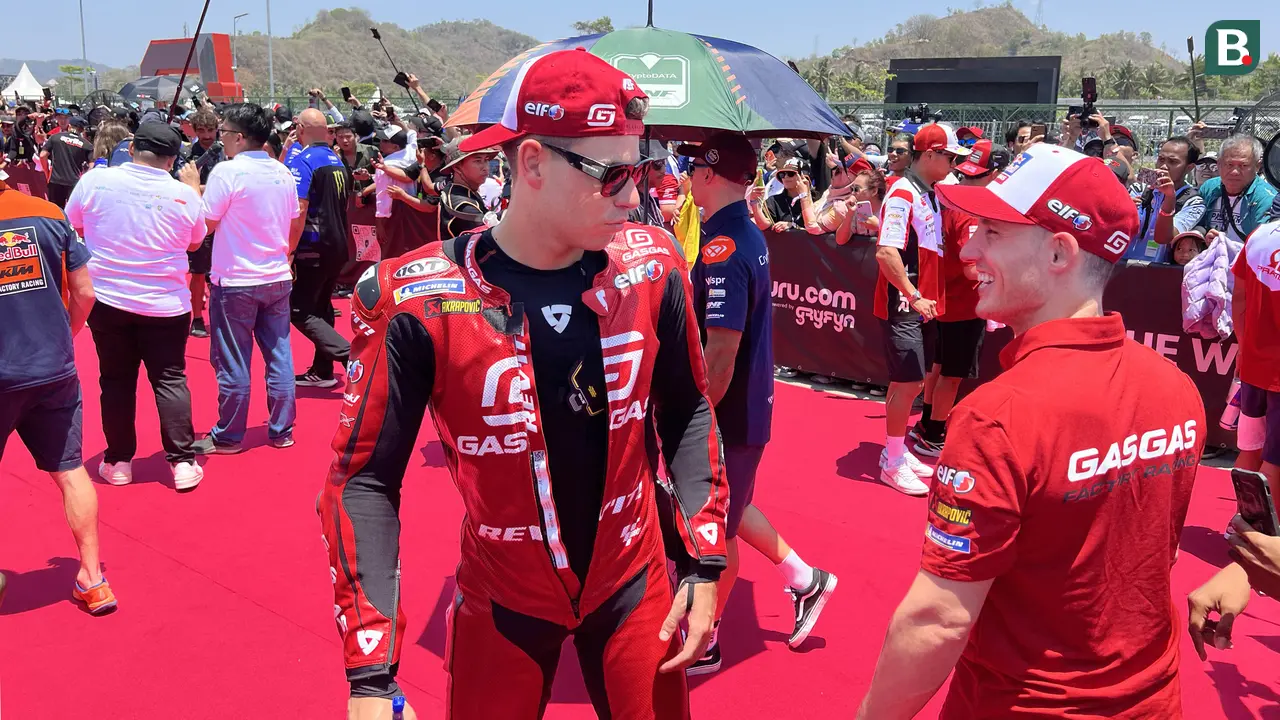 Foto: Melihat Kedekatan Pembalap dan Penggemar di Sirkuit Mandalika dalam Kegiatan MotoGP Hero Walk