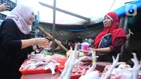 Kegiatan #RamadanAMAAN dilakukan secara serentak di 258 titik Mobile Distribution di Jawa dan Sumatera dalam bentuk pembelian produk atau makanan dari ibu idAMAAN atau Sahabat AMAAN merupakan momentum penting mendorong pemberdayaan pelaku usaha mikro bagi perempuan. (Liputan6.com/HO/Hedi)