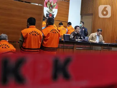 Wakil Ketua KPK Johanis Tanak memberikan keterangan pers terkait penahanan 10 orang anggota DPRD Provinsi Jambi periode 2014-2019 di Gedung Merah Putih KPK, Jakarta, Selasa (10/1/2023). Penyidik KPK melakukan penahanan terhadap 10 orang tersangka kasus suap 'ketok palu' pengesahan RAPBD Provinsi Jambi tahun 2017. (Liputan6.com/Angga Yuniar)