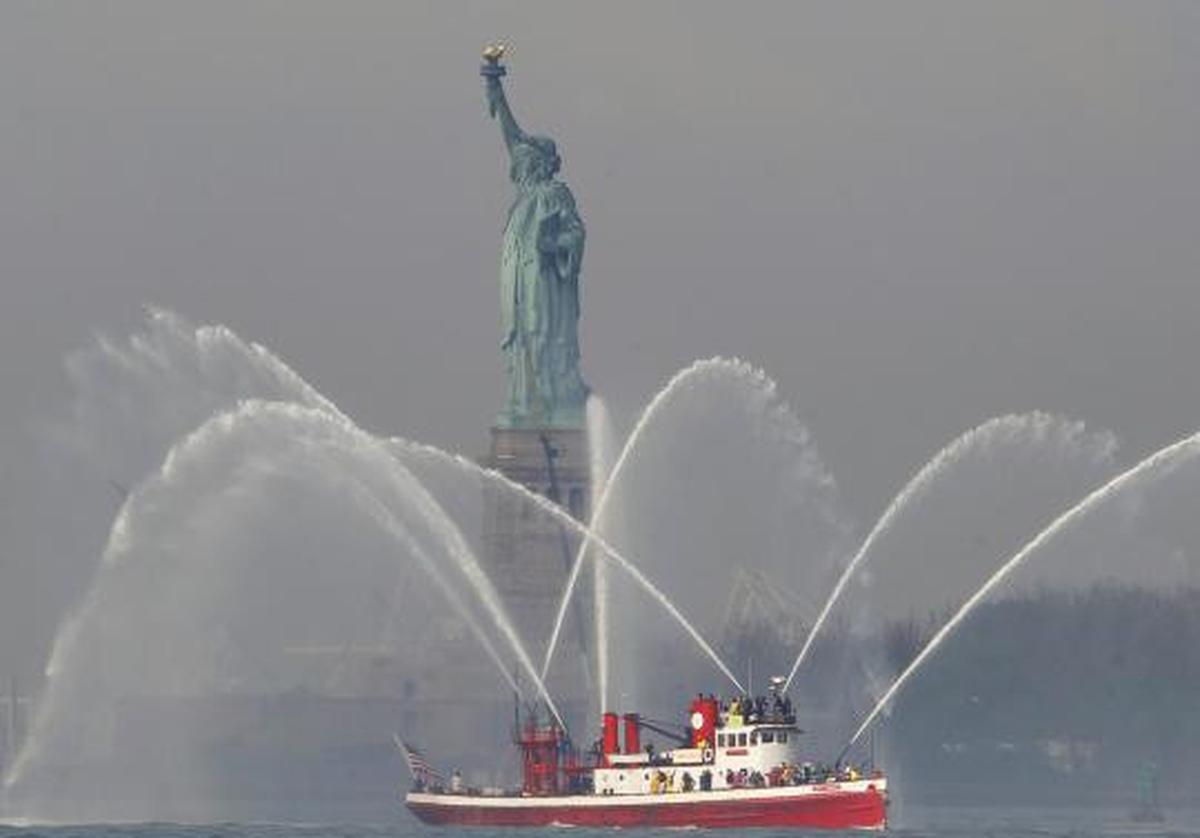 KRI Dewaruci ikut parade kapal perang di New York
