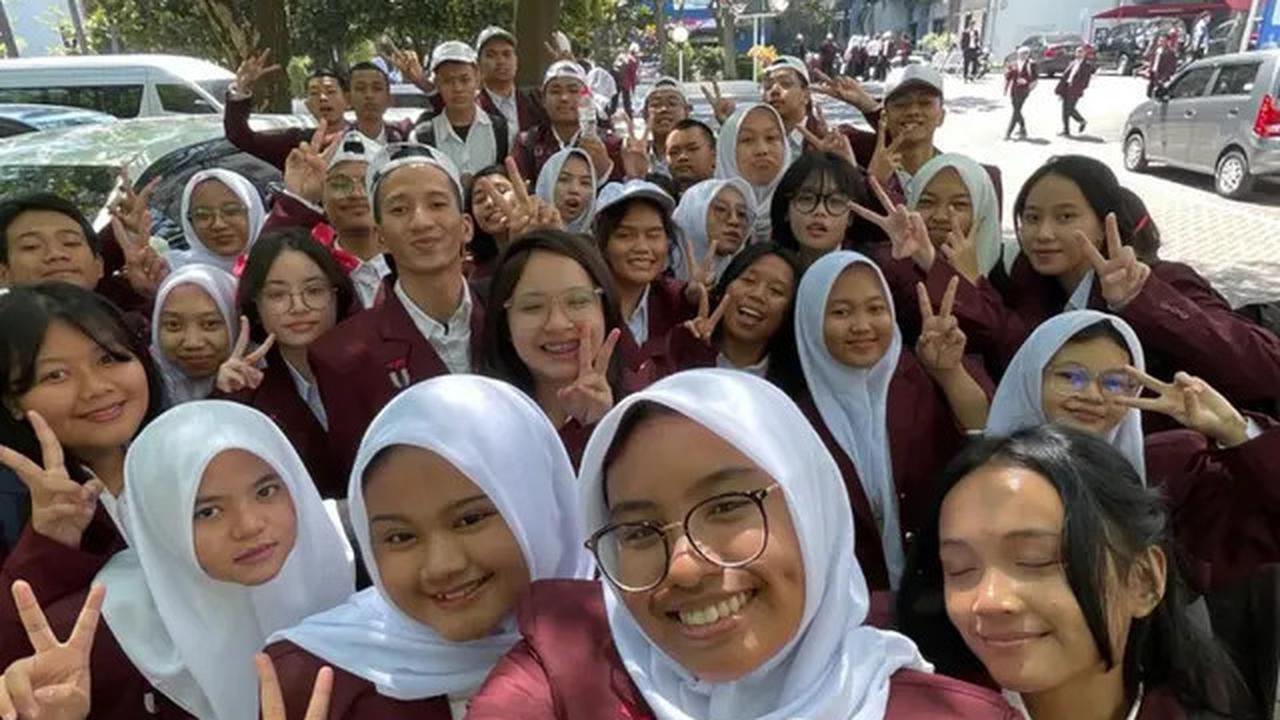 6 Potret Shakiena Azalea Anak Okie Agustina Kini Sudah Kuliah, LDR dengan Keluarga