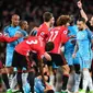 Manchester United (MU), Marouane Fellaini kala diganjar kartu merah wasit di markas Manchester City, Jumat 28 April 2017. (Foto: BBC) (