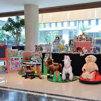 Kebiasaan memberikan hadiah di akhir tahun bisa membangun rasa simpati dan empati pada anak (Early Learning Center)