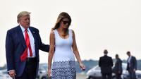 Donald Trump dan Melania Trump usai menghadiri KTT G7 tahunan di Biarritz, Prancis. (NICHOLAS KAMM / AFP)