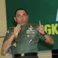 Pangkostrad Letjen Edy Rahmayadi menyampaikan keterangan pada acara Ramah Tamah di Makostrad, Jakarta, Selasa (30/8). Edy Rahmayadi siap bersaing dengan kandidat lain sebagai Bakal Calon Ketua PSSI periode 2016-2020. (Liputan6.com/Helmi Fithriansyah)