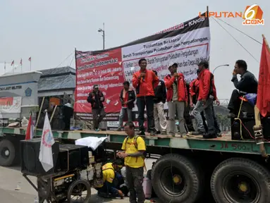 Buruh Pelabuhan Unjuk Rasa Tuntut Kenaikan Upah
