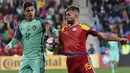 Pemain timnas Portugal, Andre Silva berebut bola dengan pemain Andorra, Moises San Nicolas pada Kualifikasi Piala Dunia 2018 zona Eropa di Stadion Nasional Andorra, Minggu (8/10). Portugal menang 2-0 lewat gol Ronaldo dan Andre Silva. (PASCAL PAVANI/AFP)