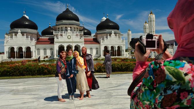FOTO: Masjid Baiturrahman Aceh Jadi Daya Tarik Wisatawan Asing