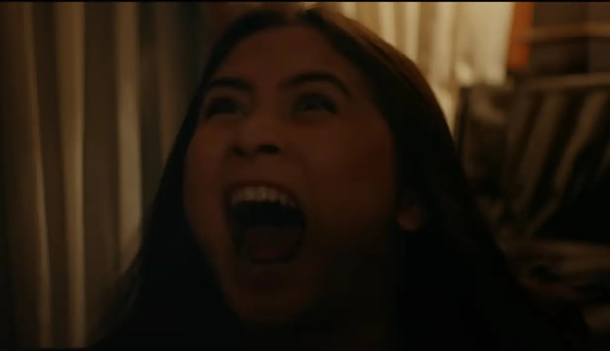 Prilly Latuconsina di salah satu adegan film Danur 2: Maddah. (MD Pictures)