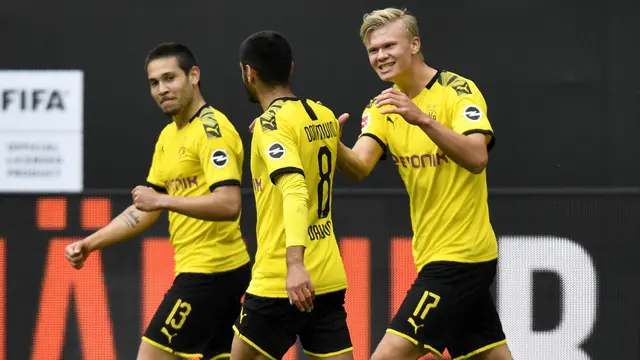 Borussia Dortmund Pesta Gol ke Gawang Schalke 04