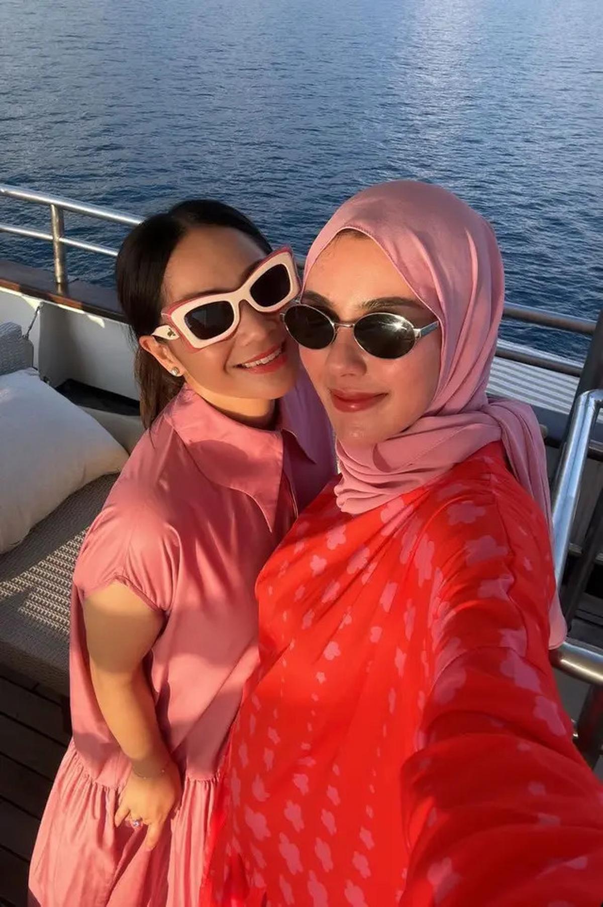 6 Potret Geng Cendol Rayakan Ultah ke-40 Marlene Hariman di Kapal Pesiar, Outfit Nagita Disorot
