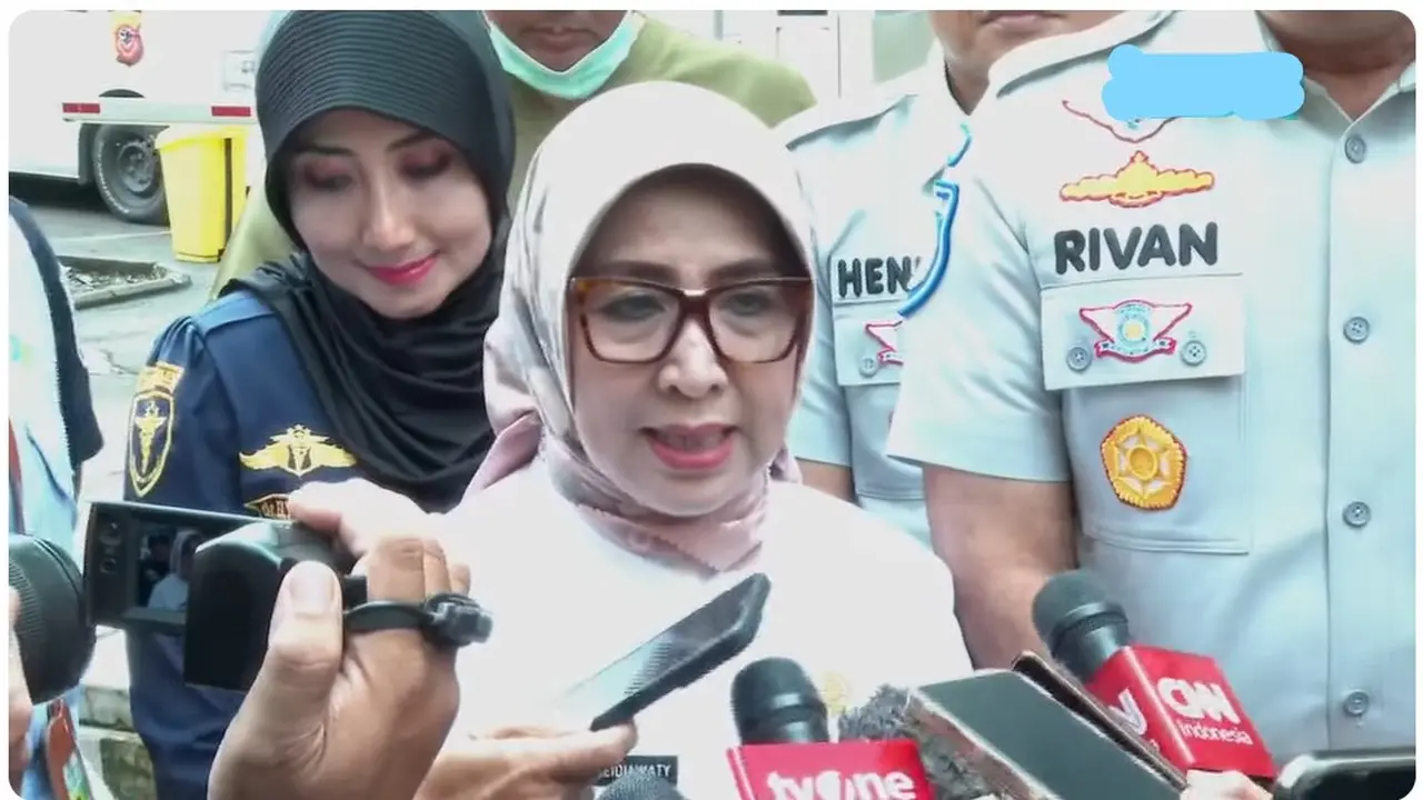 Direktur Utama atau Dirut RSUD Ciawi Fusia Meidiawaty bicara terkait korban kecelakaan maut Gerbang Tol Ciawi yang terjadi pada Selasa malam 4 Februari 2025.