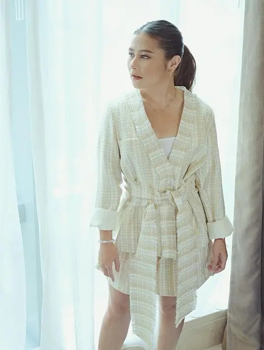 Prilly menuturkan sederet hal sederhana yang membuatnya menjadi lebih menghargai. Seperti bercanda dengan keluarga di meja makan dan berbagai momen lainnya. (Instagram/prillylatuconsina96)