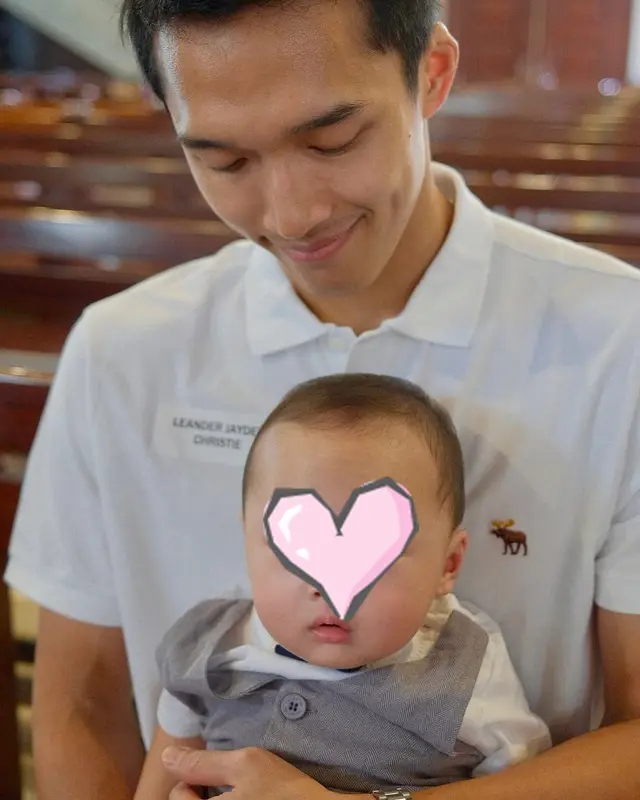 6 Potret Jonatan Christie dan Shanju dampingi Jayden baptis bayi, doakan anak dalam iman yang kuat