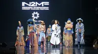 Koleksi Kreasi Tenun Sumba di Tangan Desainer Malaysia Melenggang di Pembukaan IN2MF 2024