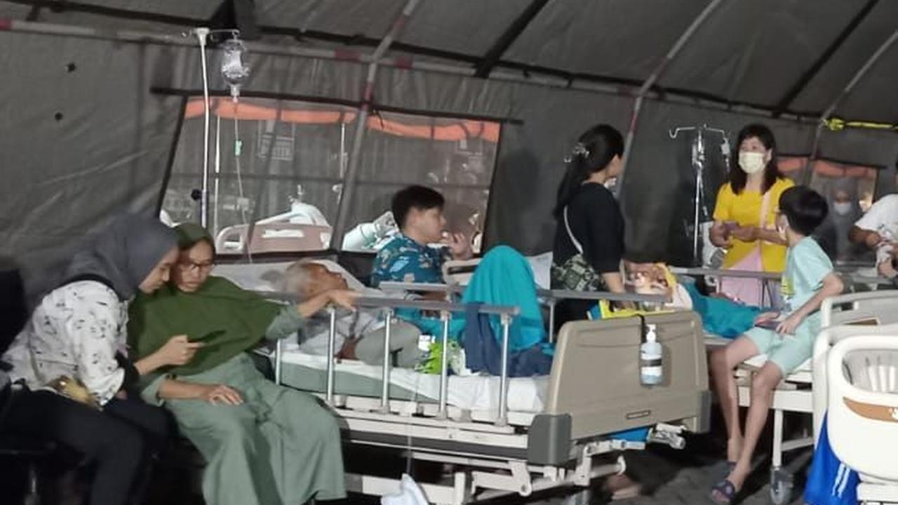 Antisipasi Gempa Susulan, Ratusan Pasien RS Unair Akhirnya Dirawat di Tenda Darurat