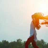 Mendapatkan kehidupan yang nyaman dengan mengatur keuangan. (unsplash.com/@adityaries)