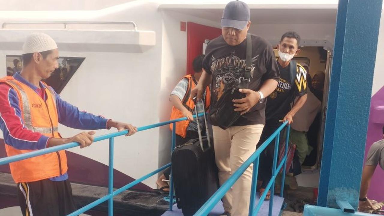 Puncak Arus Balik Pelabuhan Boom Baru: Ratusan Pemudik Bertolak ke Bangka