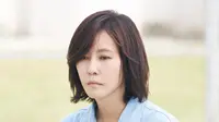 Kim Nam Joo bertransformasi menjadi Eun Soo Hyun yang mengenakan seragam penjara lusuh di penjara yang suram. Ekspresi wajahnya yang kosong menyiratkan kehampaan setelah kehilangan keluarga tercintanya. Dia juga merasa bersalah karena menghilangkan nyawa orang lain. (Foto: Instagram/ mbcdrama_now)
