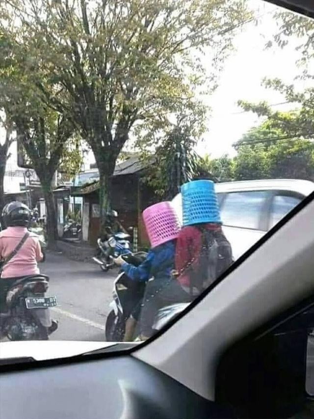 Meski Bikin Ngakak, Kreatifnya Orang Indonesia Saat Selesaikan Masalah Bisa Kamu Tiru