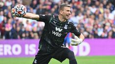 Sebagai negara dengan kultur sepak bola yang kental di Eropa, Spanyol dianugerahi banhyak pemain berbakat dari masa ke masa, tak terkecuai di posisi kiper atau penjaga gawang. Saat ini Spanyol memiliki banyak kiper hebat yang menghuni timnas senior, sehingga memperkecil peluang bagi kiper-kiper lain yang muncul belakangan. Seperti 5 kiper berikut yang nyatanya belum sekalipun menjalani debut bersama timnas senior meski tampil apik bersama klub yang dibelanya. (AFP/Justin Tallis)