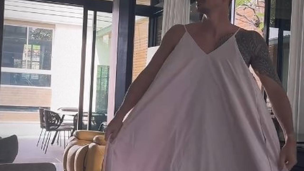 Bakal Punya Anak Perempuan, Ini 7 Potret Vincent Verhaag Suami Jessica Iskandar Pakai Daster Pink - Sebut Lagi Latihan Main Barbie