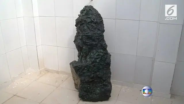 Apabila dipotong dan dipoles, diperkirakan batu Emerald raksasa itu memiliki berat hingga 200 ribu karat.