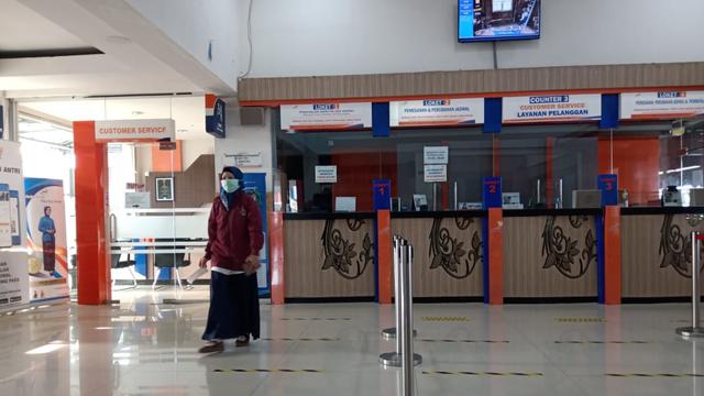 PT KAI membatalkan seluruh perjalanan Kereta Api Penumpang di wilayah Daop 5 Purwokerto mulai 25 April 2020. (Liputan6.com/Galoeh Widura)