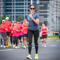 Ussy Sulistiawaty jadi salah satu artis yang tekuni lari sebagai olahraga. Bahkan ia berambisi untuk ikut London Marathon 2024. [@ussypratama]