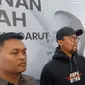 Ketua Badan Pemenangan Pemilu (Bappilu) PSI Jawa Barat, Widi Nugroho, memberikan penjelasan kepada wartawan mengenai intruksi Ketum PSI Kaesang terhadap pemenangan  pasangan Helmi-Yudi dalam Pilkada Garut 2024. (Liputan6.com/Jayadi Supriadin)