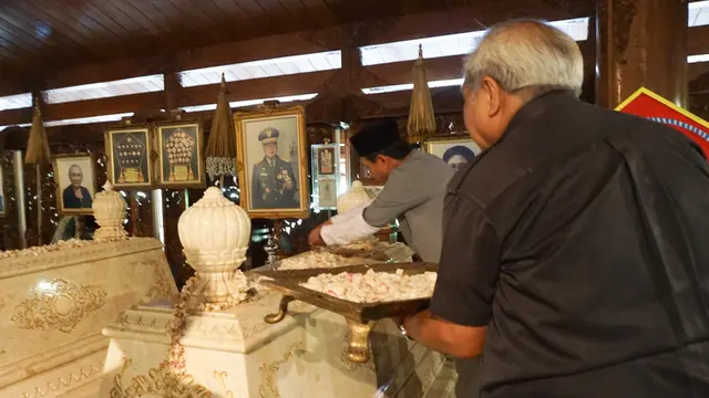 Makam Soeharto di Astana Giribangun