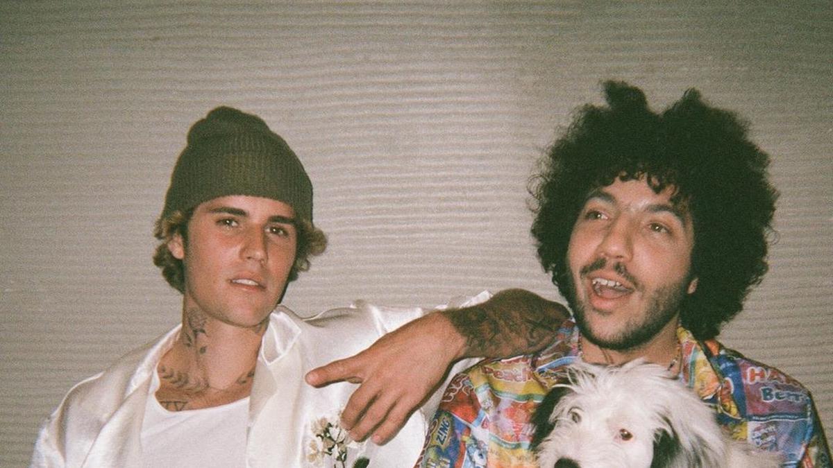 6 Potret Nyentrik Benny Blanco, Pacar Terbaru Selena Gomez yang Juga