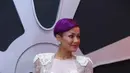 Presenter dan pemeran itu juga tidak mempermasalahkan penampilan warna rambutnya. Bahkan, hal itu untuk memperbarui penampilannya. Beruntung sang suami mendukungnya. (Nurwahyunan/Bintang.com)