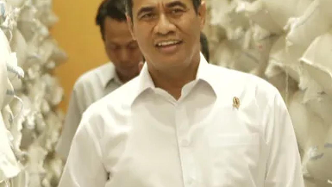 Sosok pegusaha itu adalah Andi Amran Sulaiman.<br>