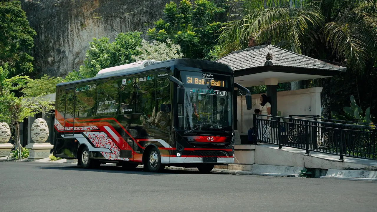 Hyundai Serahkan 11 Bus Listrik ke Bali, Sekali Cas Tempuh 200 Km Lebih (ist)