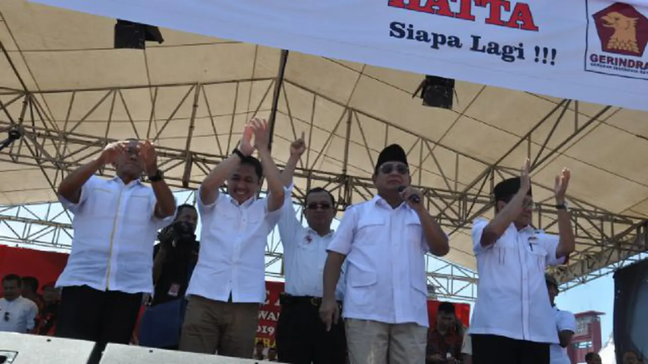 Kampanye di Bawah Terik Matahari, Prabowo Pamer Tim Kesebelasan